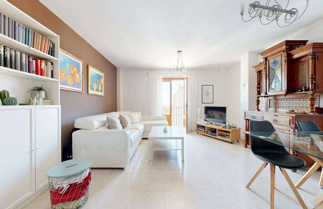 Bright apartment in Campanet offering terraces, parking and views